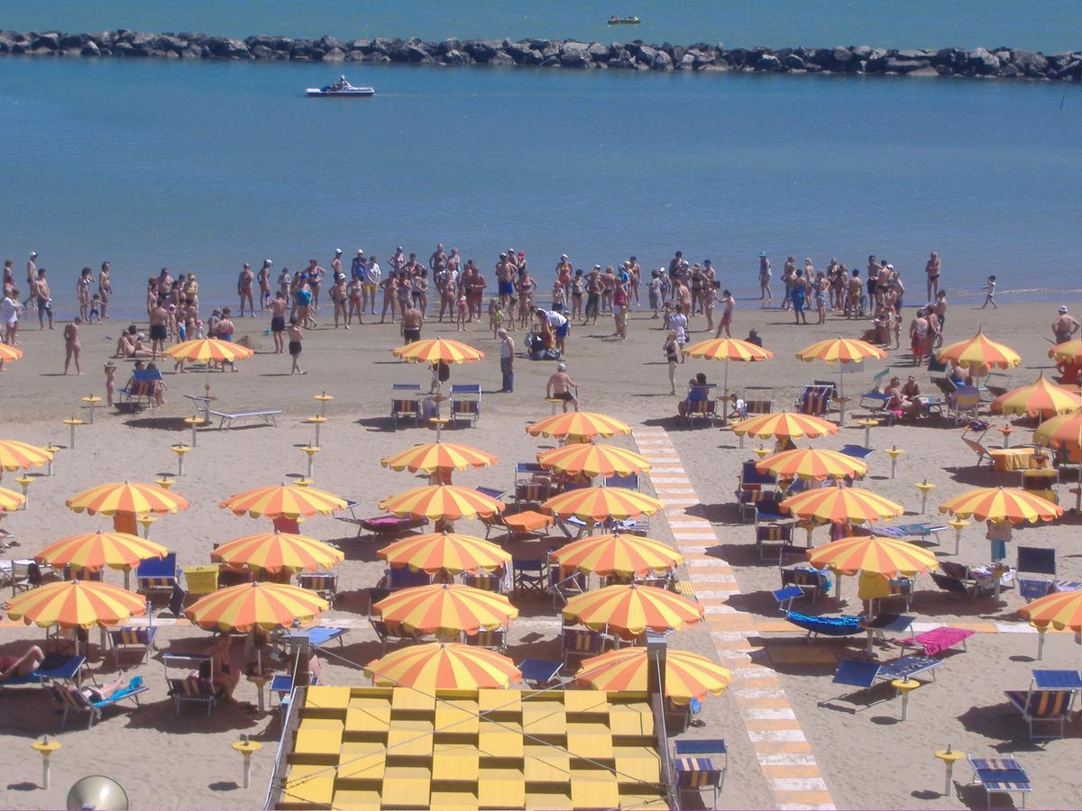 Hotel Ristoro Bellaria-Igea Marina Exterior foto